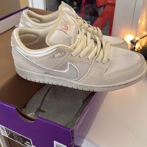 Nike Dunk low ‘City of love’ collection in light bone